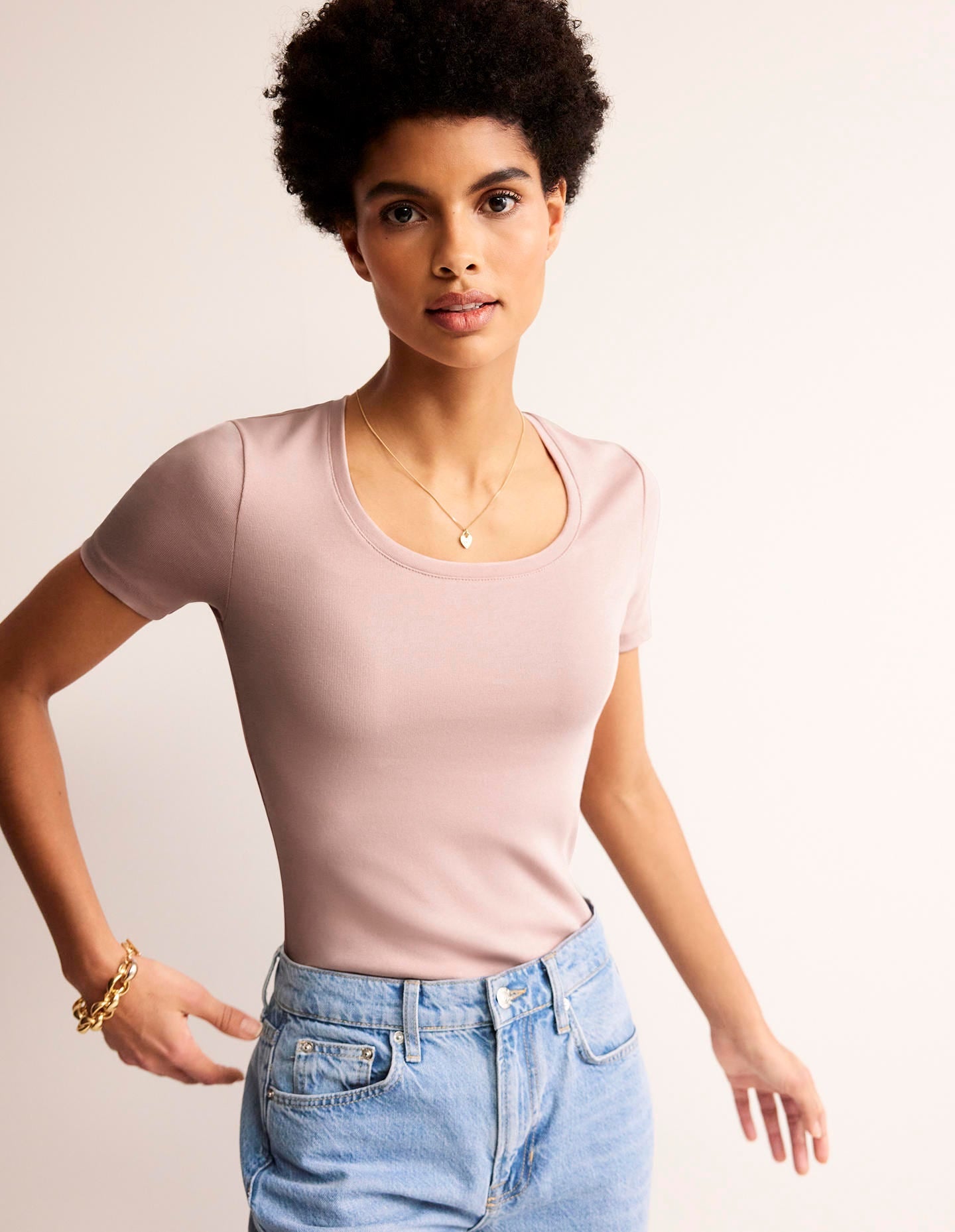 Essential Jersey T-Shirt-Milkshake - Image 2