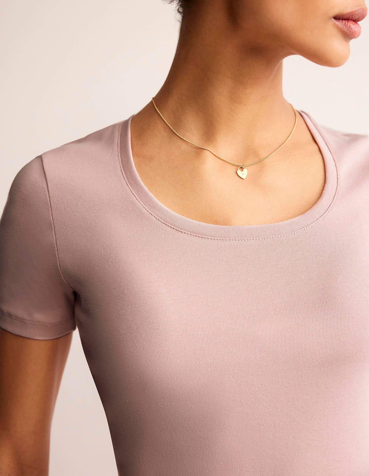 Essential Jersey T-Shirt-Milkshake - Image 3