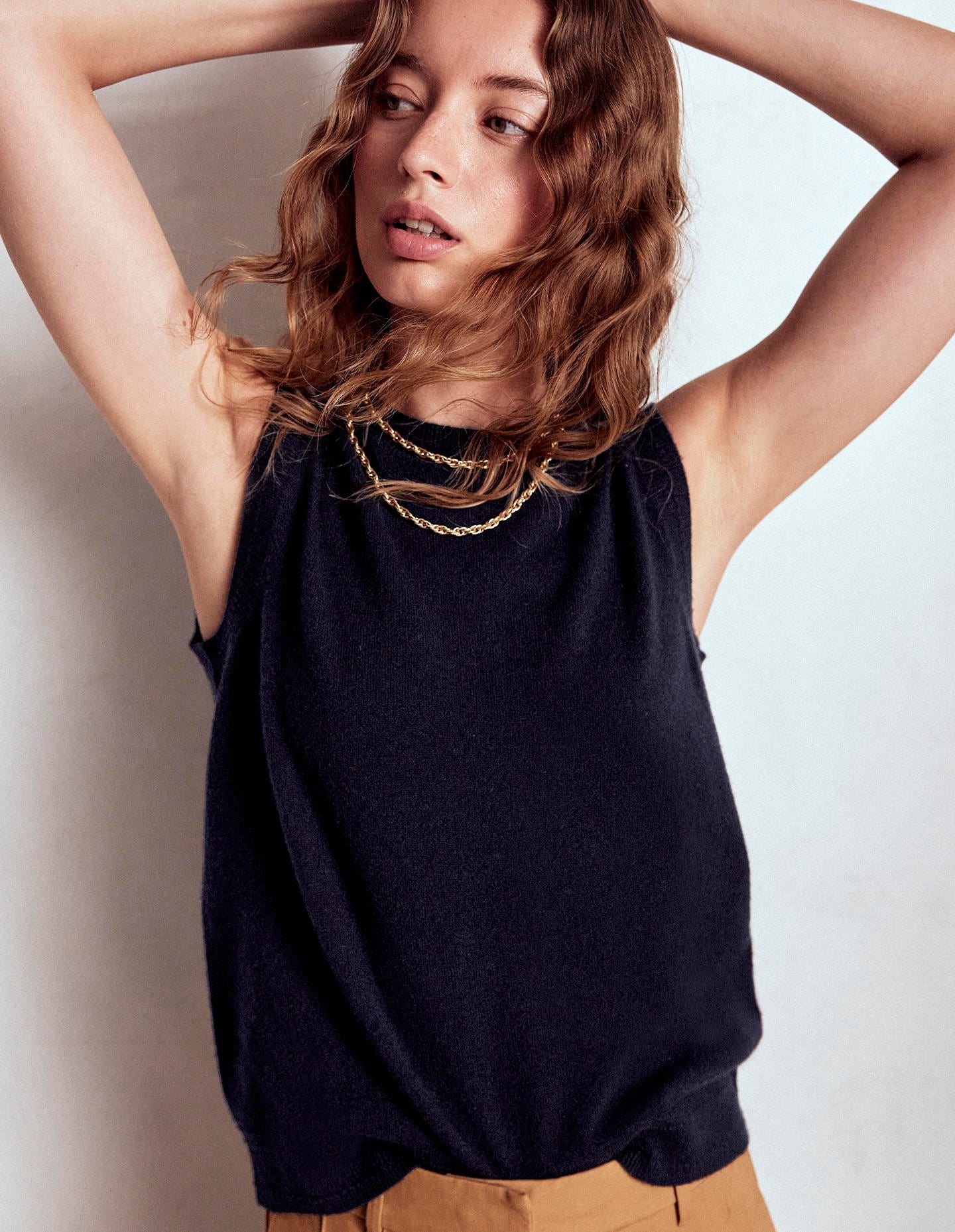 Eva Cashmere Vest-Navy - Image 2